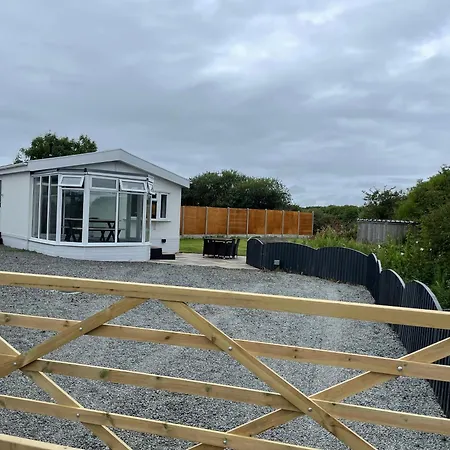 Anglesey Hidden Getaway Villa Holyhead Exterior photo